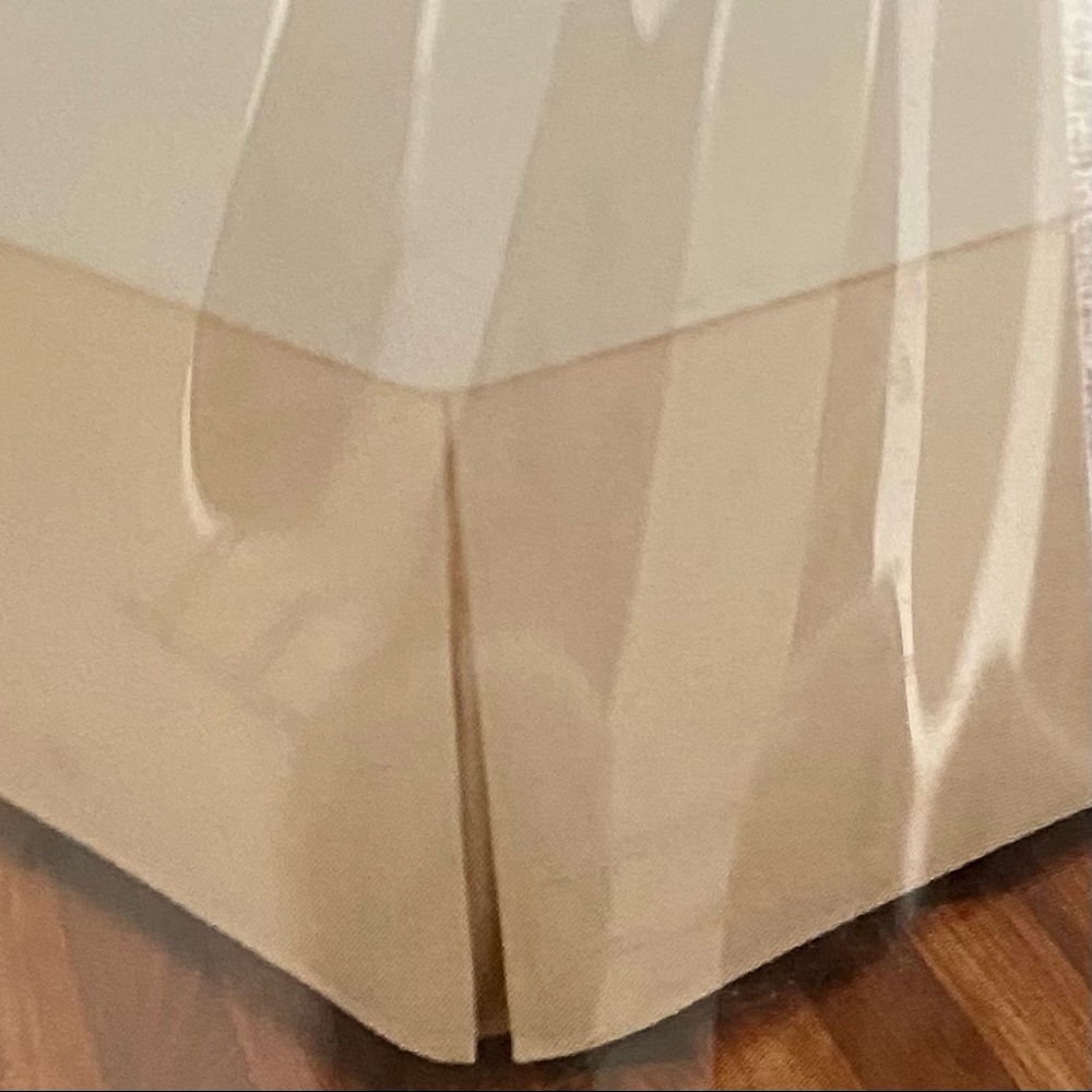 Cream colored bed skirt, Full size, wrinkle resistant